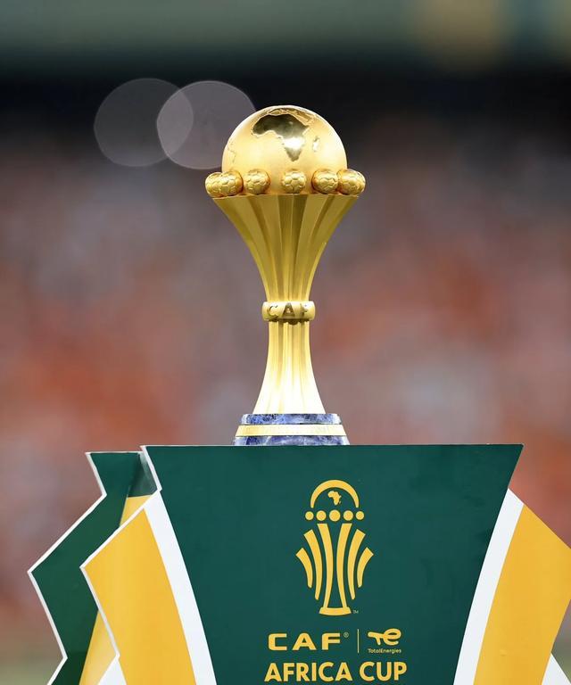 约基奇生涯3次100%命中率砍25+，历史上仅张伯伦更多（约基奇三度以100%命中率拿下25+，历史仅次张伯伦）