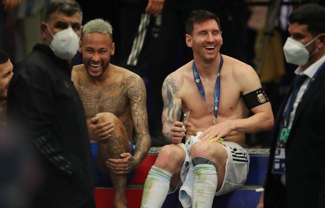 记者：孔蒂和那不勒斯的关系依然紧张，后者已经接触莫塔（记者：孔蒂与那不勒斯关系仍紧绷，那不勒斯方面已接触莫塔）