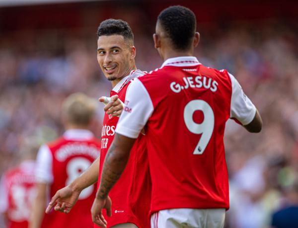 拜仁慕尼黑莱万多夫斯基帽子戏法（莱万多夫斯基为拜仁上演帽子戏法）