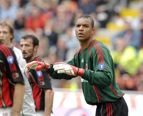 中甲半场：葛一凡两连扑保球门不失，苏州东吴0-0定南赣联（中甲半场战报：葛一凡连续神扑守住零封，苏州东吴0-0定南赣联）