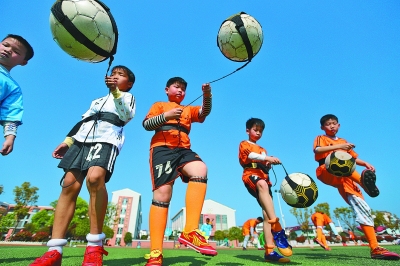 4次超越因扎吉，姆巴佩是欧冠客场戴帽次数最多的球员（姆巴佩4次欧冠客场戴帽，超越因扎吉成历史第一人）