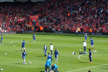 足球国足门将扑出关键点球，助球队惊险取胜