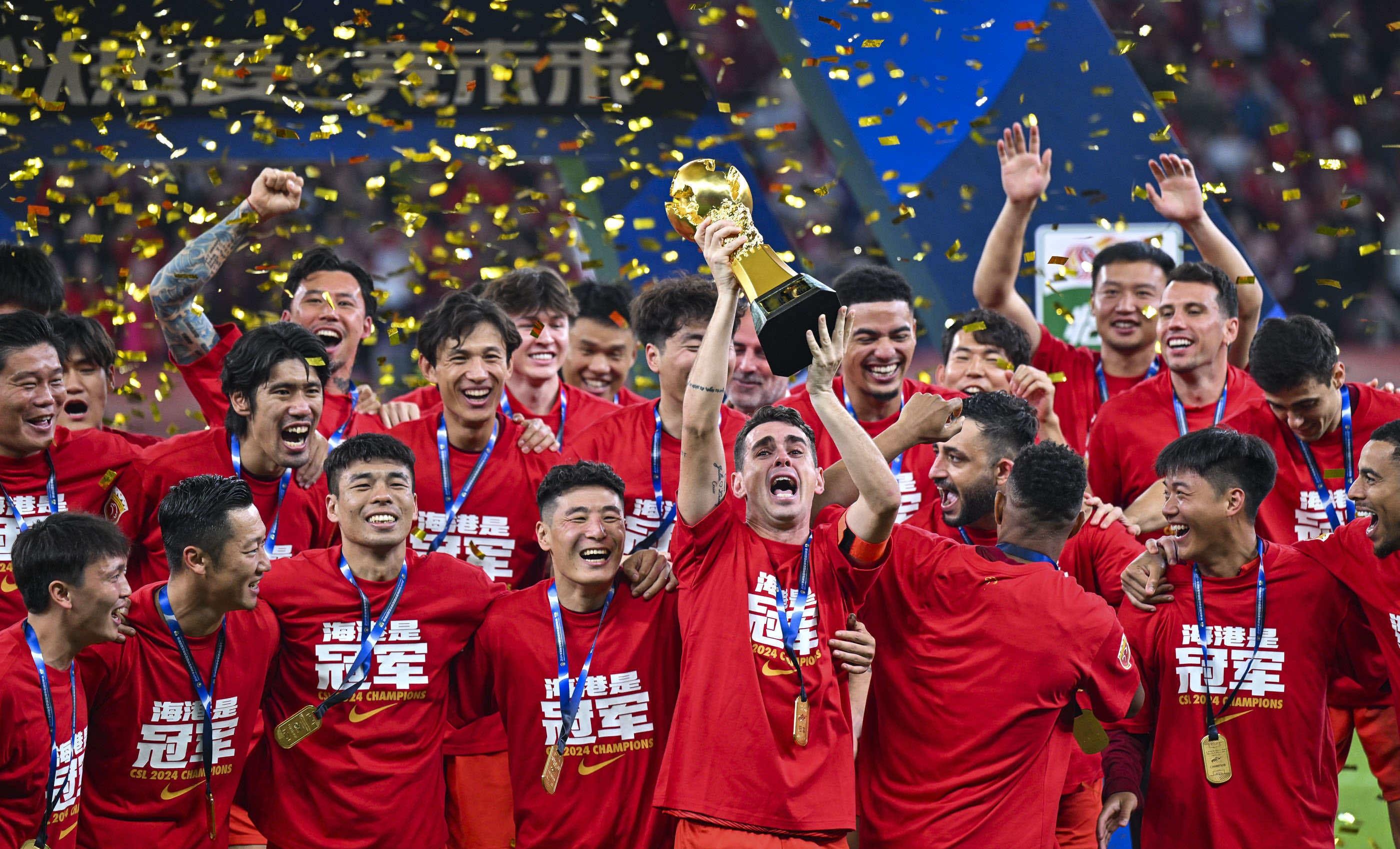 热议汪士钦红牌：对方踢人很隐蔽；染红动作太业余，狂性大发（汪士钦红牌引热议：对手隐蔽踢人遭质疑，染红举动显业余且情绪失控）