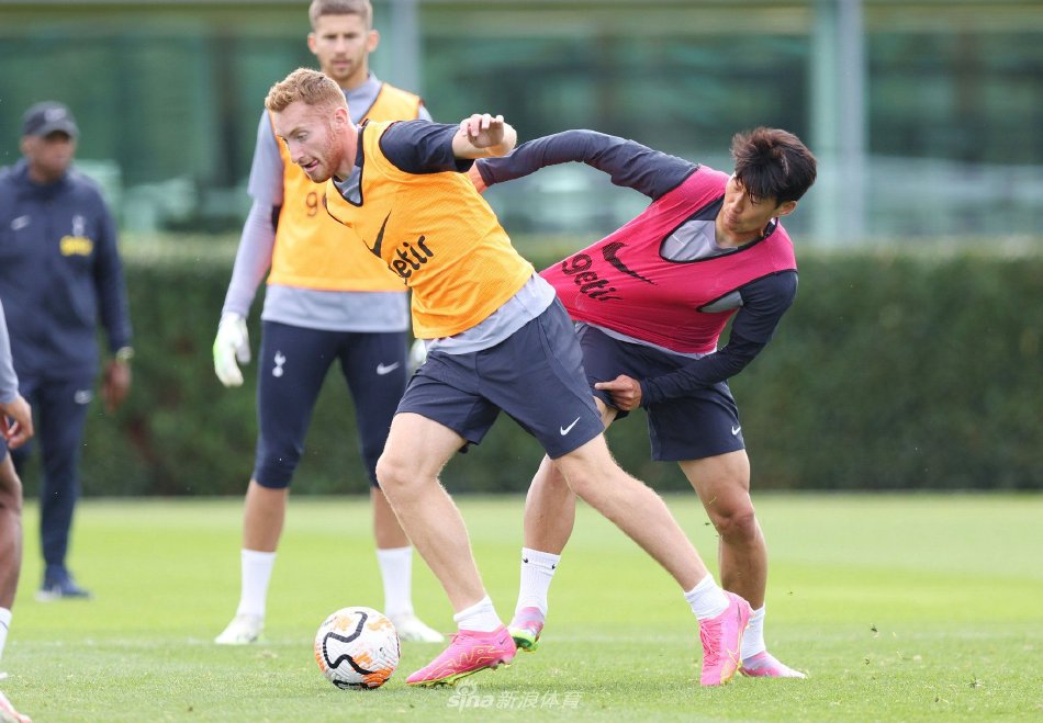 泰州队门将戴曜城谈苏超夺冠：我们值得冠军，泰州人民过年了（泰州队门将戴曜城评苏超封王：冠军实至名归，泰州举城同庆）