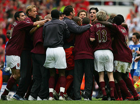 北京时间11月27日04：00，欧冠将会迎来一场...（欧冠焦点之战将于北京时间11月27日04：00打响）