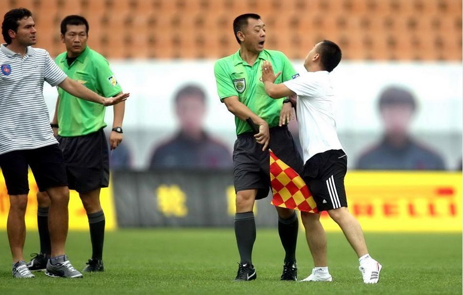 媒体人：玉昆接近签约前浙江队主帅乔迪，还相中一名巴西前腰（据媒体人透露，玉昆接近签下前浙江主帅乔迪，并锁定一名巴西前腰）