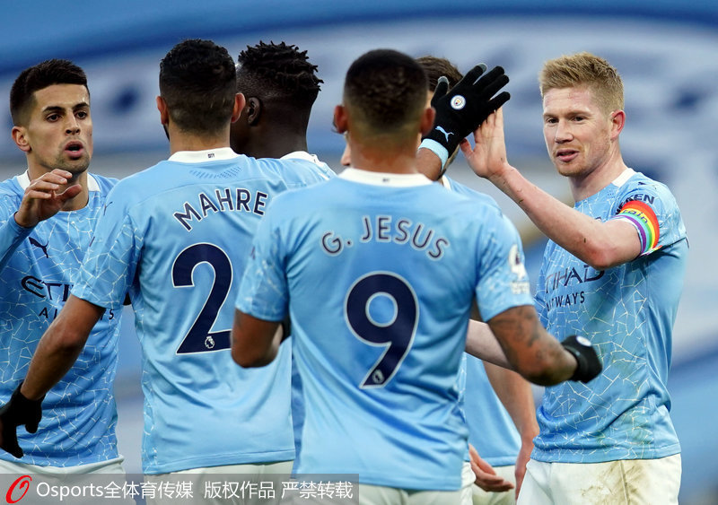 詹姆斯17投4中，纪录被终结，险成输球罪人，最后一传将功补过（詹姆斯17投仅4中，纪录止步，险成输球背锅者，终场前妙传完成救赎）