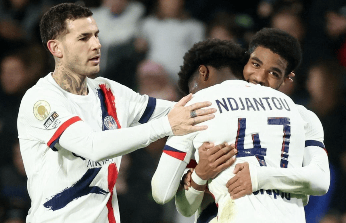 水平如何？菲利克斯训练中与门将本托互换角色，完成几次扑救（菲利克斯训练场客串门将，与本托互换位置多次完成扑救）